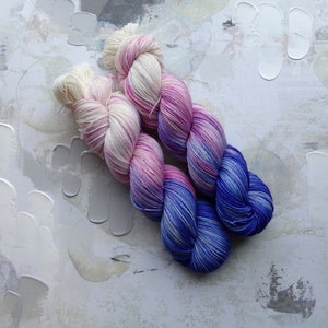 Midnight Bloom - Hand dyed Yarn, Handdyed Yarn, Sock Yarn, Wool Yarn,- Dark Blue and light Orchid Pink - Fingering Weight– 100g