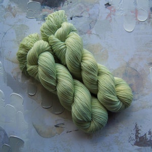 Hint of Lime - Hand dyed Yarn / Handdyed yarn, Sock Yarn, Wool Yarn - Pale Lime Green color - SW Merino / Nylon - Fingering Weight - 100g