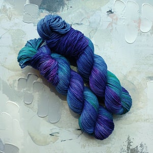 Stellair - handgeverfd garen / handgeverfd garen, sokkengaren, gespikkeld garen - blauw, paars, groen - glittersok of 75/25 SW merino / nylon - 100 g