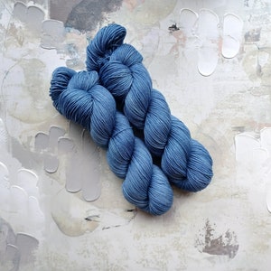 Slate Blue - Hand dyed Yarn / Handdyed Yarn, Sock Yarn, Wool Yarn – Blue Gray Tonal - Sock Weight, Fingering yarn - SW Merino/Nylon – 100g