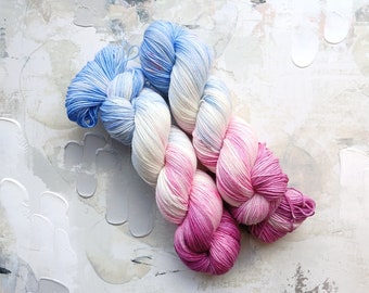 Pink and Blue-tiful - Hand dyed Yarn / Handdyed yarn, Wool Sock Yarn - Pink and Blue Gradient - SW Merino / Nylon - Fingering Yarn 100g