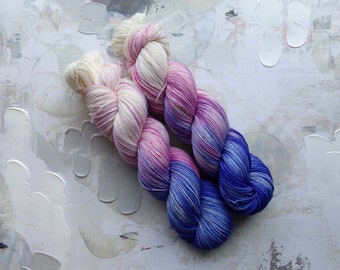 Midnight Bloom - Hand dyed Yarn, Handdyed Yarn, Sock Yarn, Wool Yarn,- Dark Blue and light Orchid Pink - Fingering Weight– 100g