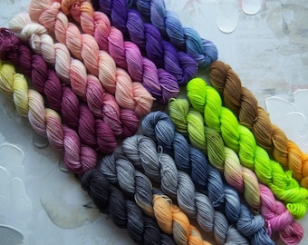20g Mini Skeins Mystery Grab Bag, Hand dyed Yarn / Handdyed Yarn, Sock Yarn, Speckled Yarn – SW Merino / Nylon, fingering yarn - 20g each