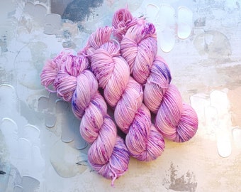 Freestyle Hand dyed Yarn / Handdyed yarn, Worsted Yarn, Wool Yarn, Speckled Yarn - A136 - Pink, Purple, Gray - Worsted Weight 100g