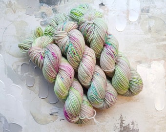 Freestyle Hand dyed Yarn / Handdyed yarn, DK Yarn, Wool Yarn - Gray with Neon Speckles - A139 - 100% Merino - DK Weight - 100g
