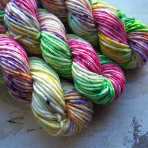 Taste the Speckles - Hand dyed Yarn, Handdyed Yarn, Rainbow Yarn, Bulky Yarn, Chunky Yarn, Speckled Yarn –  Single Yarn - 100g