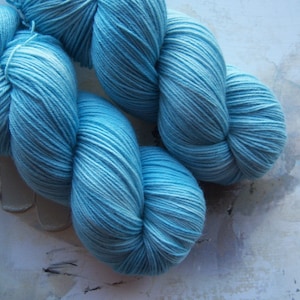 Blue Skies - Hand dyed Yarn / Handdyed yarn, Sock Yarn, Wool Yarn - Light Blue / Aqua - SW Merino / Nylon - Fingering Weight - 100g