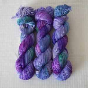Siren of the Sea - Hand dyed Yarn / Handdyed yarn, Sock Yarn, Speckled Yarn, Wool Yarn -Purple, Pink, Green - 75/25 SW Merino / Nylon - 100g image 2