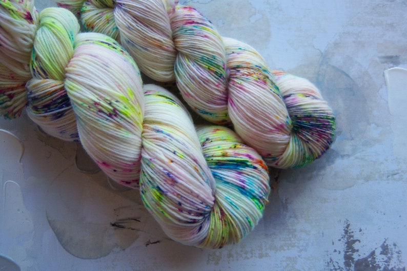 Chaos Theory - Hand dyed Yarn, Rainbow Yarn, Sock Yarn, Speckled Yarn – Singles Yarn, BFL, or Classic Sock - Fingering Weight – 100g image 3