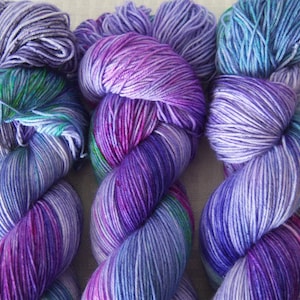 Siren of the Sea - Hand dyed Yarn / Handdyed yarn, Sock Yarn, Speckled Yarn, Wool Yarn -Purple, Pink, Green - 75/25 SW Merino / Nylon - 100g image 4