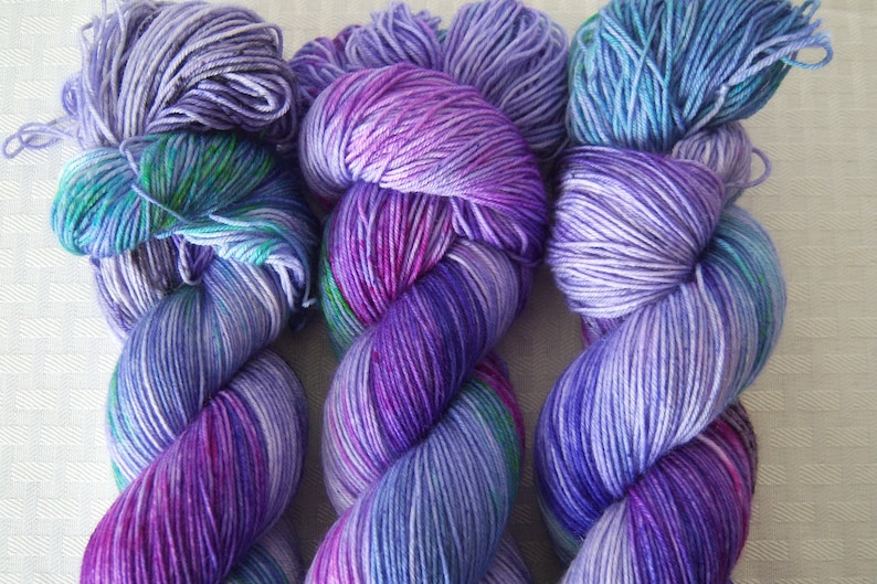 Siren of the Sea - Hand dyed Yarn / Handdyed yarn, Sock Yarn, Speckled Yarn, Wool Yarn -Purple, Pink, Green - 75/25 SW Merino / Nylon - 100g image 4