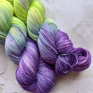 Hummingbird Hand dyed Yarn / Handdyed yarn, Sock Yarn, Wool Yarn Purple, Blue, Green BFL or 75 25 Sock Yarn Fingering Yarn 100g image 2