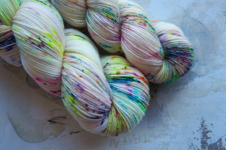 Chaos Theory - Hand dyed Yarn, Rainbow Yarn, Sock Yarn, Speckled Yarn – Singles Yarn, BFL, or Classic Sock - Fingering Weight – 100g image 4