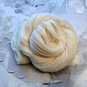 You Pick the Color - High Twist BFL Sock Hand-dyed Yarn / Handdyed yarn, Sock Yarn, Wool Yarn - Fingering Weight - 100g