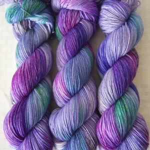 Siren of the Sea - Hand dyed Yarn / Handdyed yarn, Sock Yarn, Speckled Yarn, Wool Yarn -Purple, Pink, Green - 75/25 SW Merino / Nylon - 100g image 3