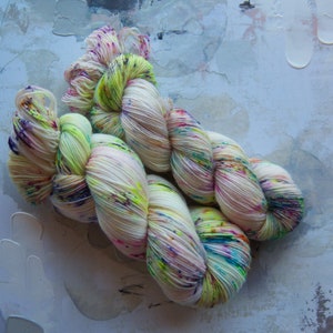 Chaos Theory - Hand dyed Yarn, Rainbow Yarn, Sock Yarn, Speckled Yarn – Singles Yarn, BFL, or Classic Sock - Fingering Weight – 100g image 5