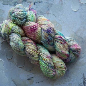 Chaos Theory - Hand dyed Yarn, Rainbow Yarn, Sock Yarn, Speckled Yarn – Singles Yarn, BFL, or Classic Sock - Fingering Weight – 100g image 2