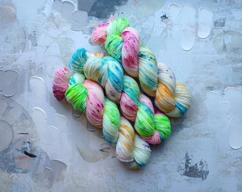 Taste the Speckles - Hand dyed Yarn, Handdyed Yarn, Rainbow Yarn, Sock Yarn, Speckled Yarn – Merino Nylon Cashmere - Fingering Weight– 100g