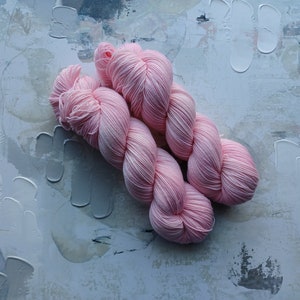 Bubblegum - Handgefärbtes Garn / Handgefärbtes Garn, Sockenwolle, Wollgarn - Rosa - Superwash Merino & Nylon – Fingering Weight