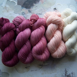 Stargazer Gradient Set, Hand Dyed Yarn / Handdyed yarn, Sock Yarn, Wool yarn - Maroon, Peach, White - 5 skeins, 100g each