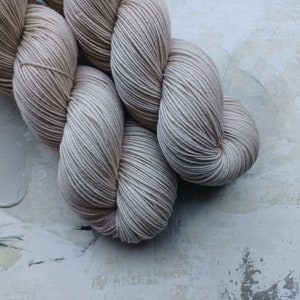 Mountain Taupe - Hand dyed Yarn / Handdyed Yarn, Sock Yarn, Wool Yarn - Light Taupe – 75/25 SW Merino and Nylon – Fingering Weight -100g