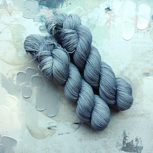 Silver Gray - Hand dyed Yarn / Handdyed Yarn, Sock Yarn, Wool Yarn – Sock Weight, Fingering yarn - Superwash Merino/Nylon – 100g