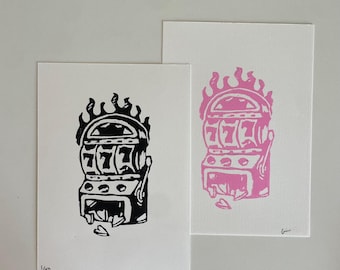 Grabado en linóleo de máquina tragaperras de la suerte. Inspirado en el estilo tradicional americano. Impresión de 5x7 pulgadas. Arte para pared. Decoración del hogar. Grabado en linóleo original.
