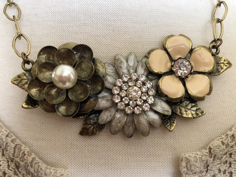 Floral chunky necklace antique gold wedding necklace beige cream large pearl rhinestone necklace silver statement necklace Jewelry