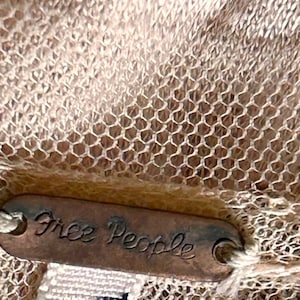 Light pink mesh top Free people beaded tank coquette French flair tank semi sheer pink gray glass beaded top afbeelding 5