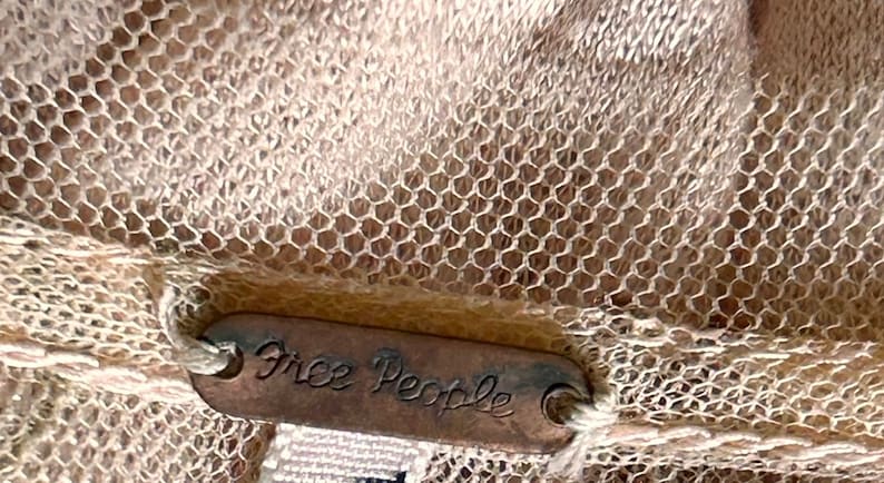 Light pink mesh top Free people beaded tank coquette French flair tank semi sheer pink gray glass beaded top afbeelding 5