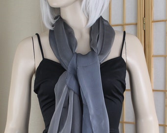 Pañuelo grande de seda vintage para la cabeza o el cuello de Saks Fifth Avenue, color gris, Francia