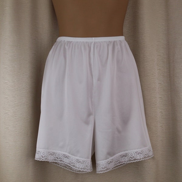 Vintage Vanity Fair White Nylon Bloomers/Pettipants Size 24-30" Waist Size S/M Short