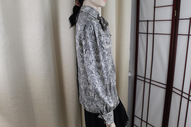 Vintage Adrianna Papell sidenblus svart/vit storlek L 1980-tal bild 11