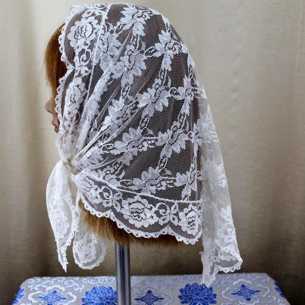 Vintage White Lace Chapel Veil/Mantilla Veil 1950"s Floral