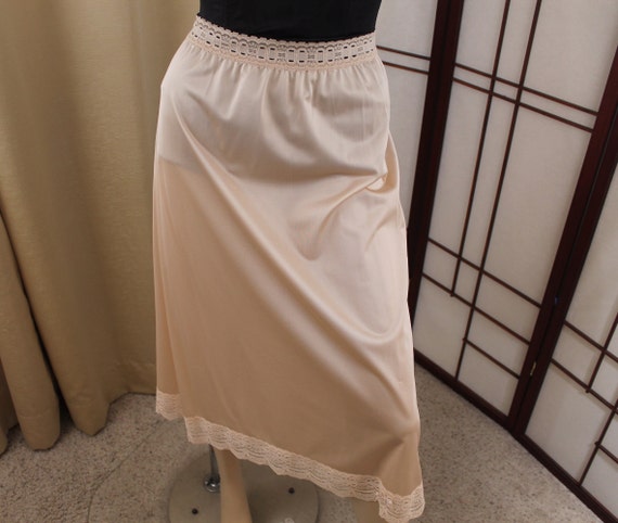 Vintage Olga Half Slip Beige Size LV  28-35" Wais… - image 1