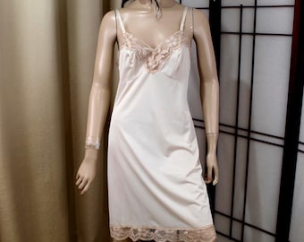 Vintage Vanity Fair Bege Full Slip Tamanho 34 Anos 1960