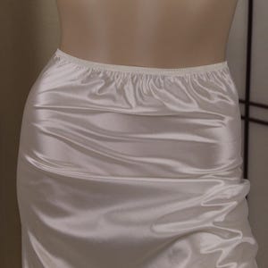 Vintage Light Satin White Half Slip Size S 20 26 Waist Etsy Vintage Light Satin White Half Slip Size S 20 26 Waist Etsy