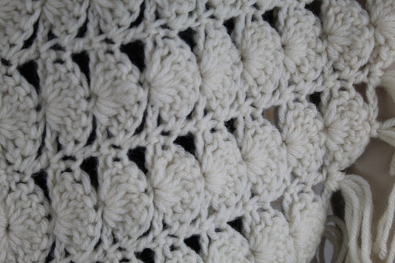 Vintage Ivory/Beige Shawl with Fringe Hand Croche… - image 4