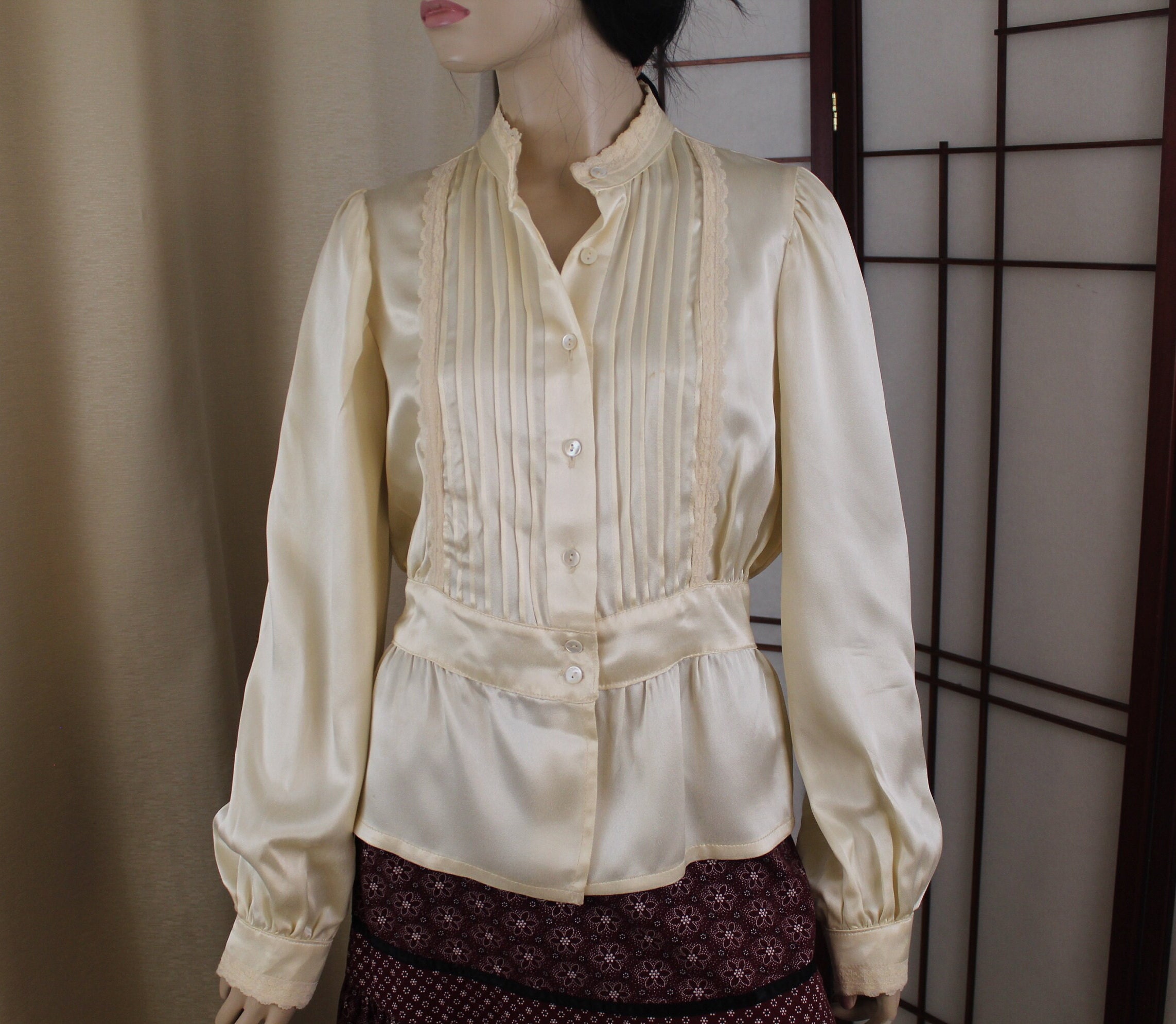 シャツ/ブラウス(長袖/七分) 60s vintage gunnie sax blouse. vintage Gunne Sax Gunnies ivory lace collared tuxedo puff