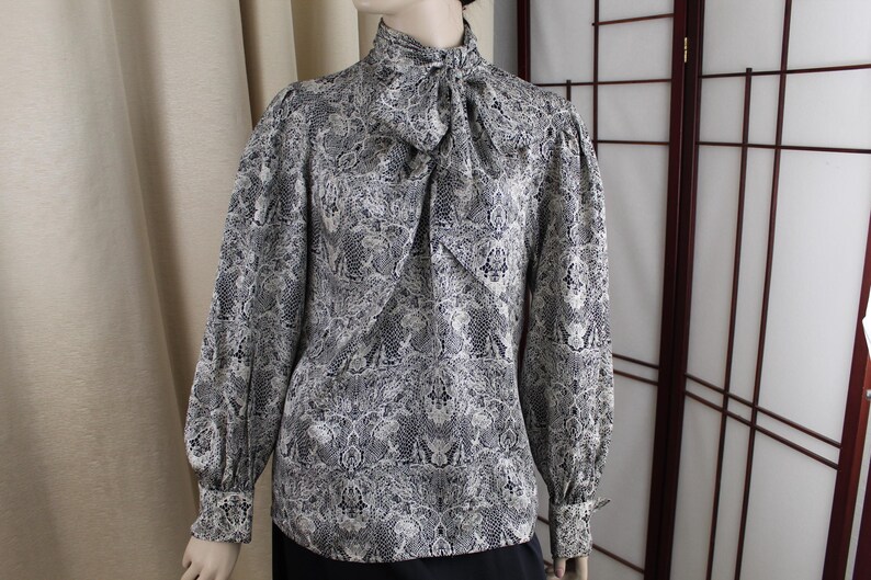 Vintage Adrianna Papell sidenblus svart/vit storlek L 1980-tal bild 2