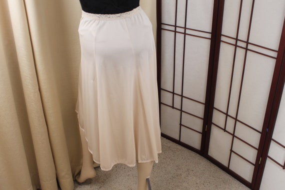 Vintage Olga Half Slip Beige Size  S/M (PV)  22-3… - image 3