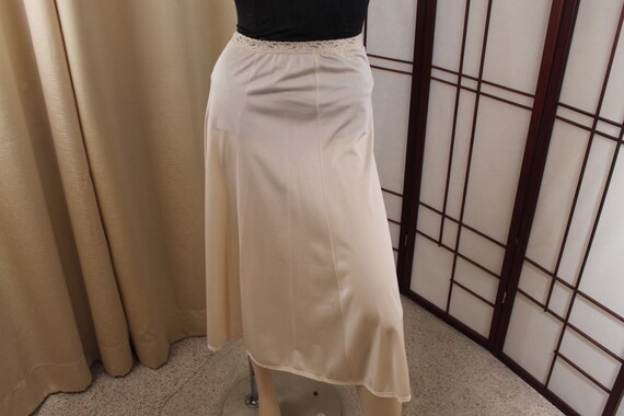 Vintage Olga Half Slip Beige Size  S/M (PV)  22-3… - image 1