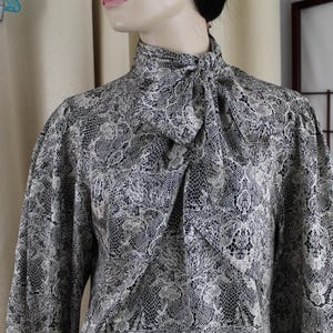 Vintage Adrianna Papell sidenblus svart/vit storlek L 1980-tal bild 1