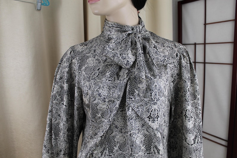 Vintage Adrianna Papell sidenblus svart/vit storlek L 1980-tal bild 1