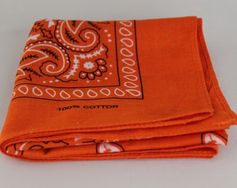 Vintage Orange weiche Bandana Baumwolle getragen im Kopftuch