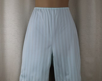 Vintage Vanity Fair Satiny Pettipants/Sleep Shorts Size 5 Waist 24-30" Green