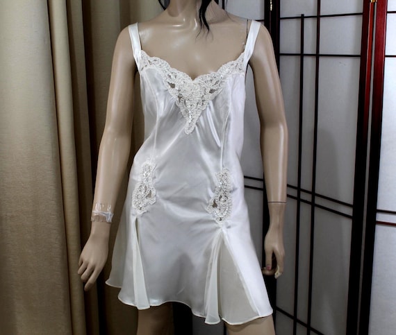 Vintage Victoria's Secret Silky Satin White Short Nightgown Size L