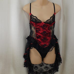 Valentine's Gift – Women's White Basque Corset Lingerie Set With Suspenders