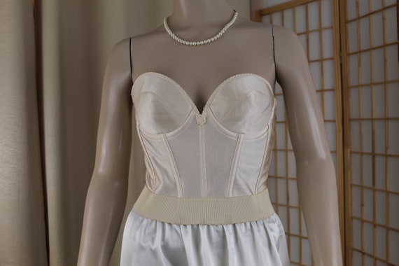 Vintage Carnival White Lace Backless Strapless Long Line Bra Size 34 B 