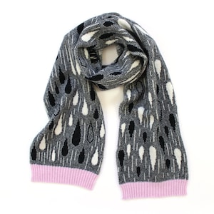 Handmade Lambswool Knit Scarf: Black and White Raindrop Pattern